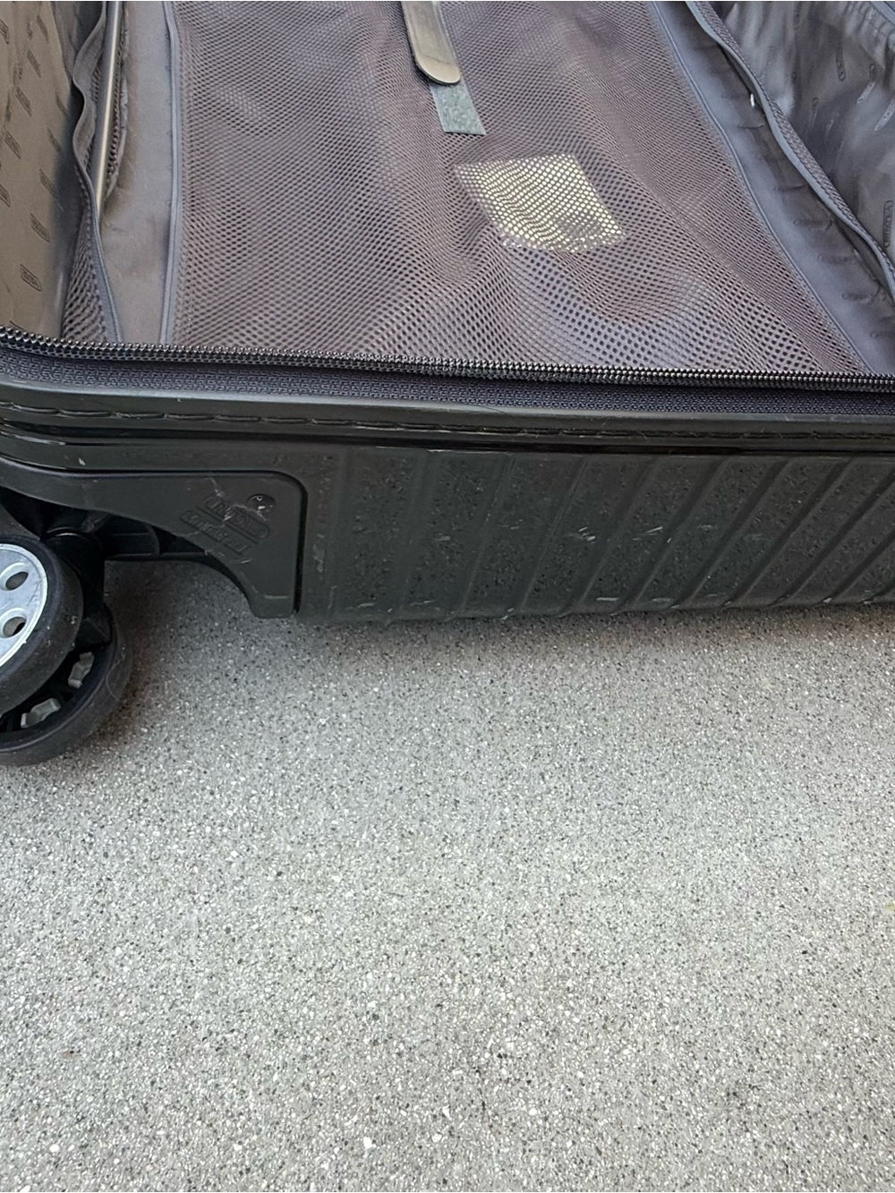 RIMOWA Black Ribbed Hard-Shell Carry-On - Picture 8 of 16